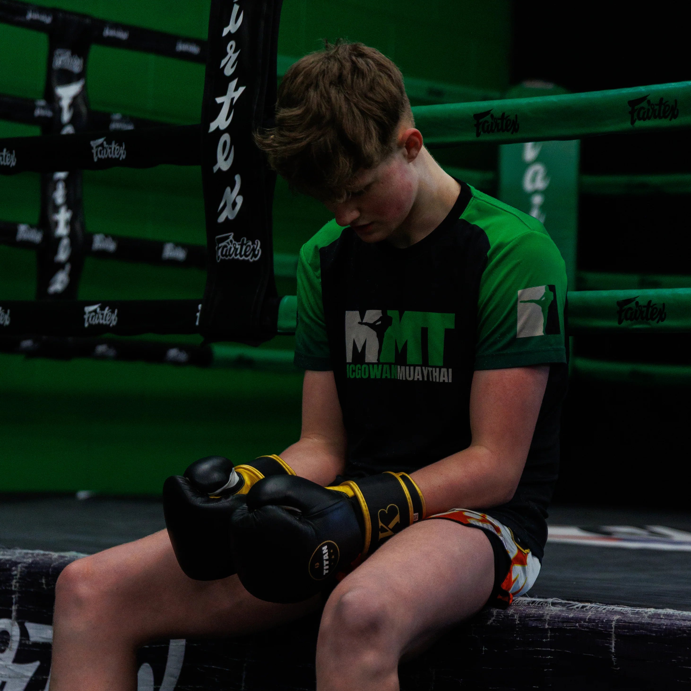 Velocity 3.0 Velcro Boxing Gloves – Midnight Black