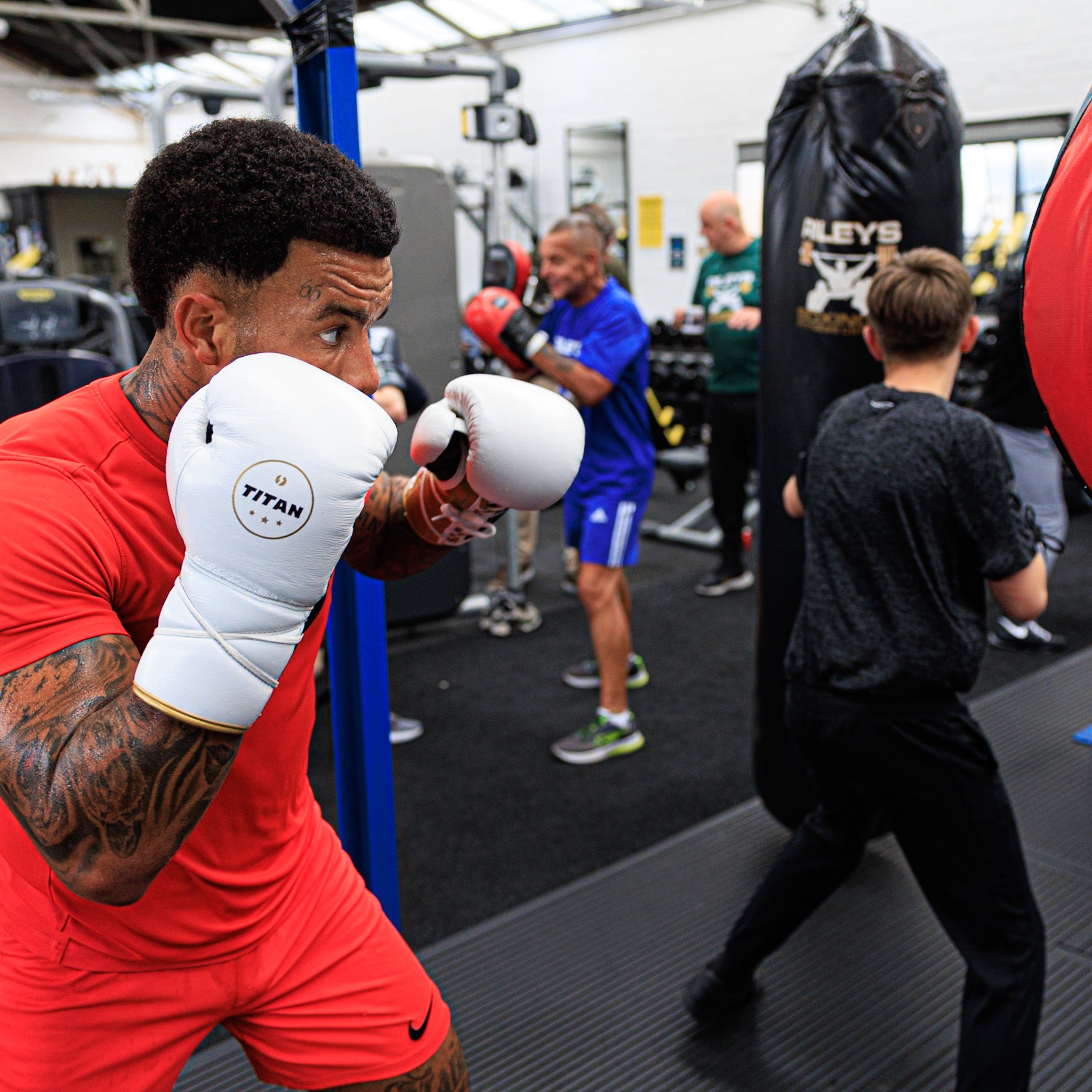 10oz HORSE HAIR FIGHT GLOVES POLAR WHITE