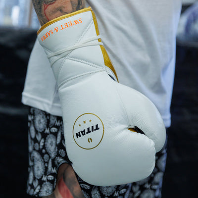 10oz HORSE HAIR FIGHT GLOVES POLAR WHITE